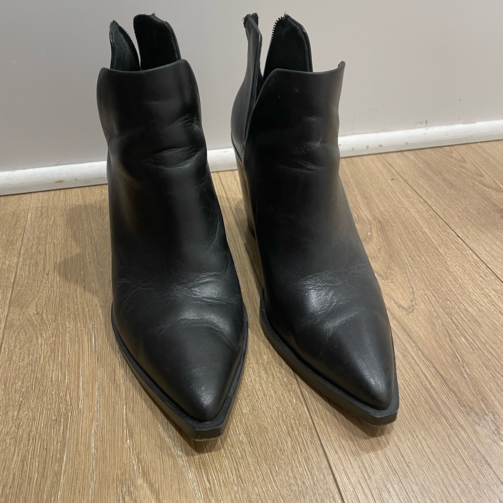 Vince Camuto Gigietta Bootie size 9 - Picture 3 of 4